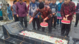 Ziarah ke Makam Alm H Fauzi Siin